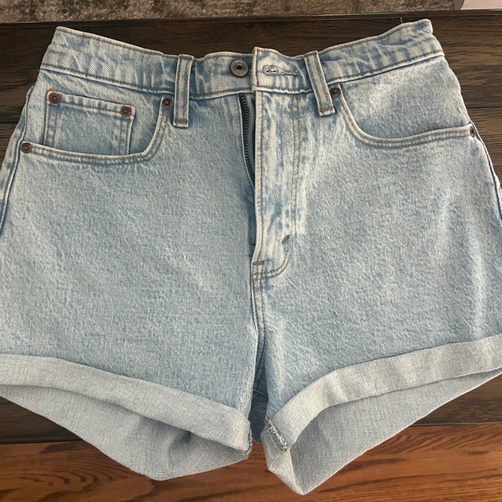 Abercrombie & Fitch Mom Short High Rise Curve Love